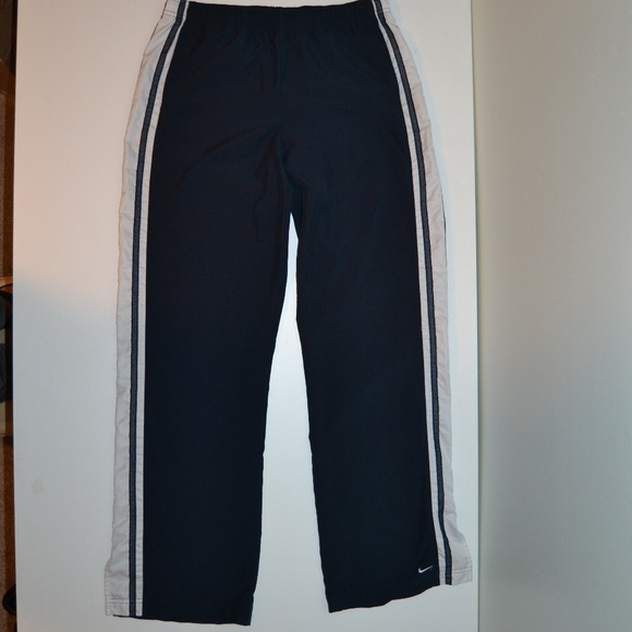 SOLD!!  Nike athletic pants with 4 pockets!! - Picture 2 of 8